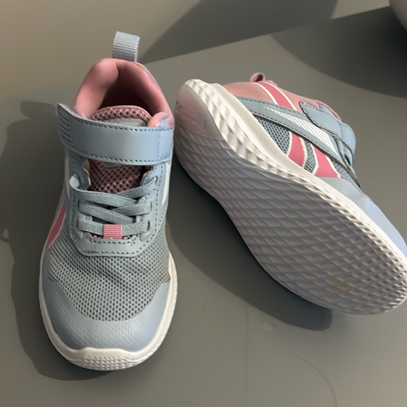 Reebok size 11 Toddler Sneakers - Picture 1 of 2